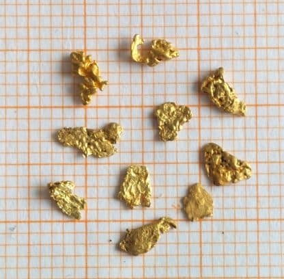 Kultahippuja noin 0.50g 7-10 kpl 4-5mm