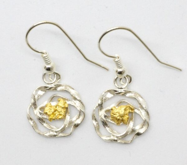 Kipinä Korvakorut kultahipuilla Hopeija-design Inari