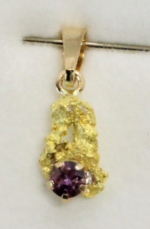 Ametisti-kultahippuriipus Lemmenjokikoru hippu 7mm Alhonen