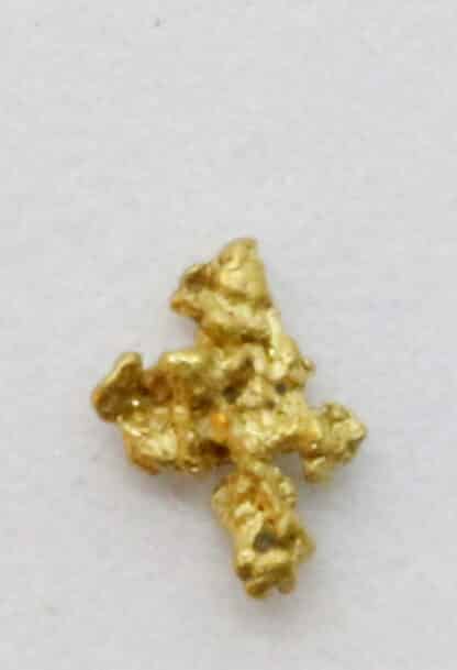 Kultahippu 0.07g 5x3mm Lemmenjoki Arctic Gold nugget Lemmenjoki kulta-alueelta. Hieno pikku Kultahippu 0.07g 5x3mm Lemmenjoki Arctic Gold