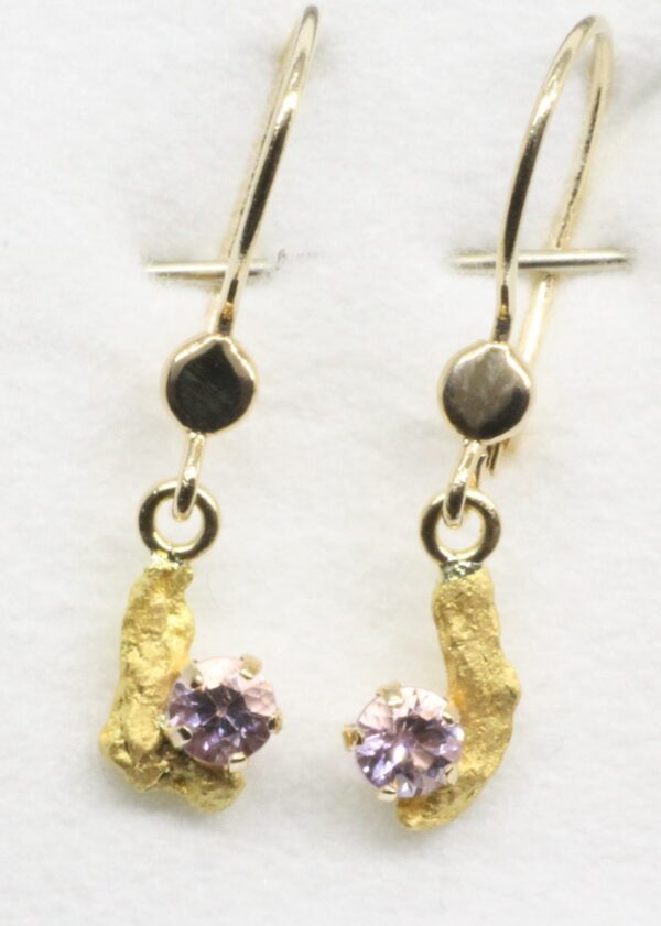 Ametistikorvariipukset-kultahippu hiput 5mm Lemmenjokikoru Alhonen