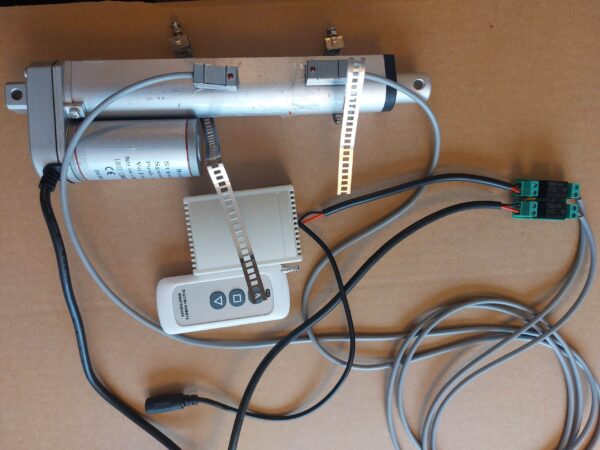 Lineaarimoottori 12V 100mm 1300N Työntöpituuden säätö