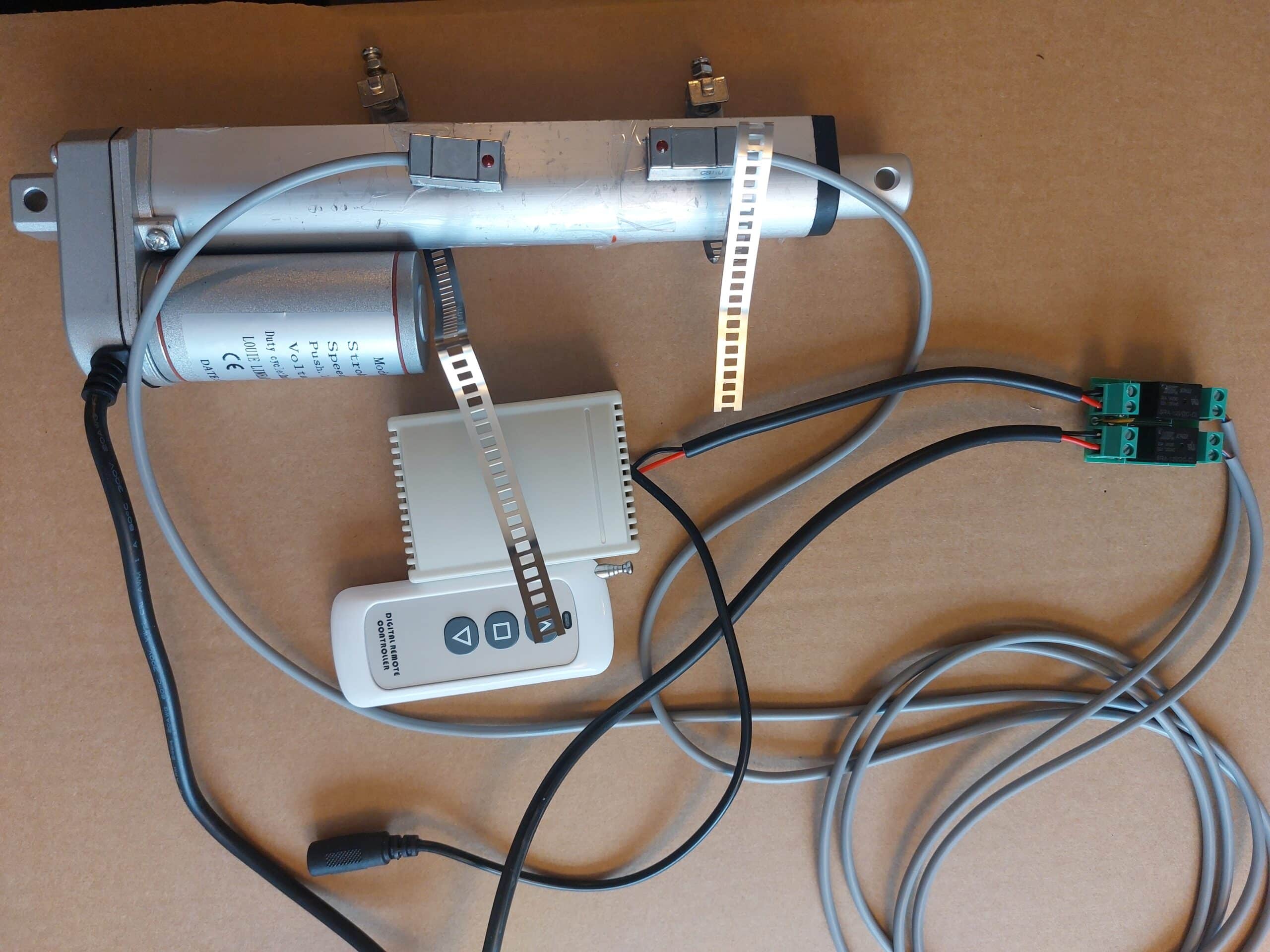 Lineaarimoottori 12V 100mm 1300N Työntöpituuden säätö