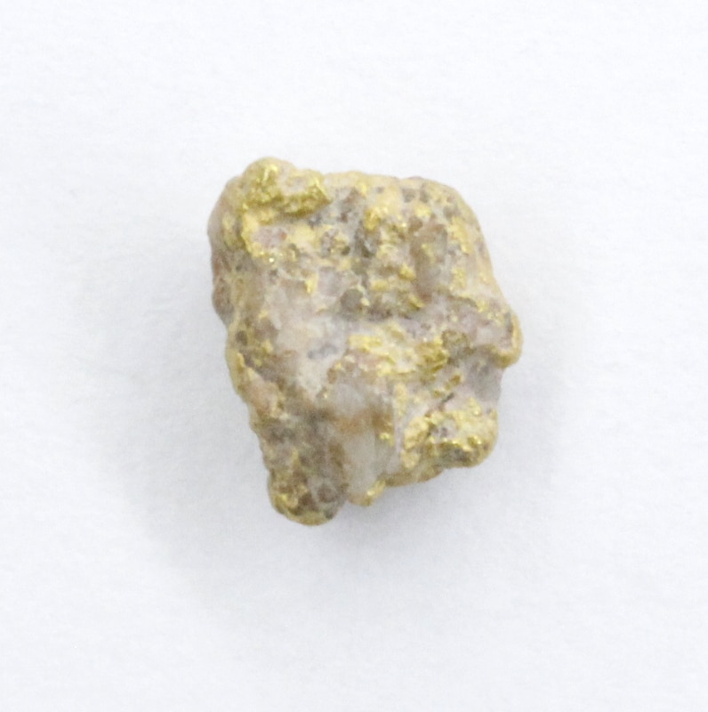 SEKAHIPPU kulta-kvartsi 0,52g 4x8x8mm Lemmenjoki Arctic Gold